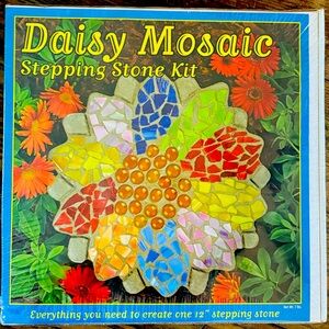 NIB~Daisy Mosaic Stepping Stone Casting Kit
